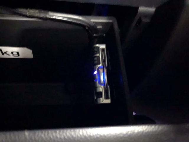 キャリイトラック ＫＣ　新品タイヤ　ローダウン　フルエアロ　社外ナビ　ヤンキーホン　アルミボックス　ステアリングナルディー　ＭＯＭＯシフト　内装張替え済み　ドラレコ　バックカメラ　ミュージックサーバー　ステッカー付（29枚目）