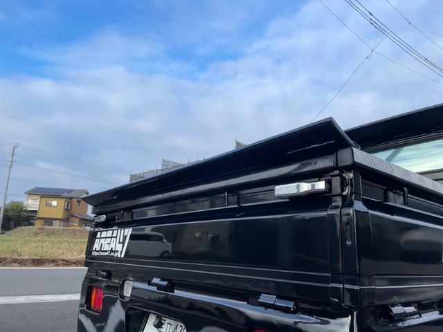 キャリイトラック ＫＣ　新品タイヤ　ローダウン　フルエアロ　社外ナビ　ヤンキーホン　アルミボックス　ステアリングナルディー　ＭＯＭＯシフト　内装張替え済み　ドラレコ　バックカメラ　ミュージックサーバー　ステッカー付（30枚目）