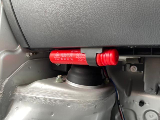 キャリイトラック ＫＣ　新品タイヤ　ローダウン　フルエアロ　社外ナビ　ヤンキーホン　アルミボックス　ステアリングナルディー　ＭＯＭＯシフト　内装張替え済み　ドラレコ　バックカメラ　ミュージックサーバー　ステッカー付（31枚目）