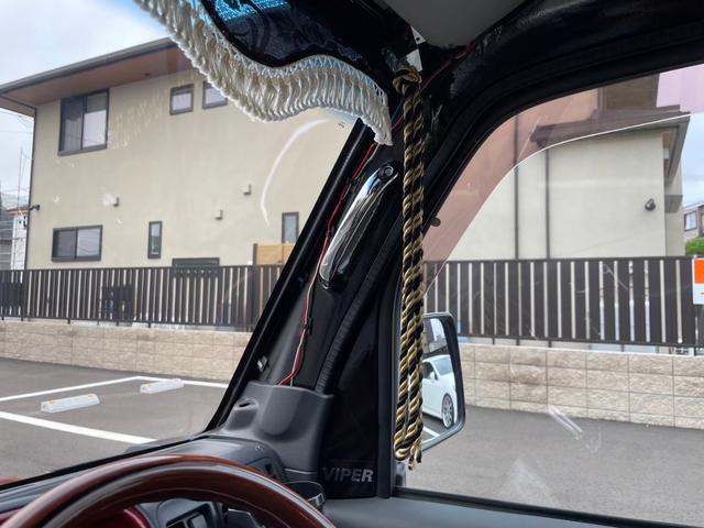 キャリイトラック ＫＣ　新品タイヤ　ローダウン　フルエアロ　社外ナビ　ヤンキーホン　アルミボックス　ステアリングナルディー　ＭＯＭＯシフト　内装張替え済み　ドラレコ　バックカメラ　ミュージックサーバー　ステッカー付（39枚目）