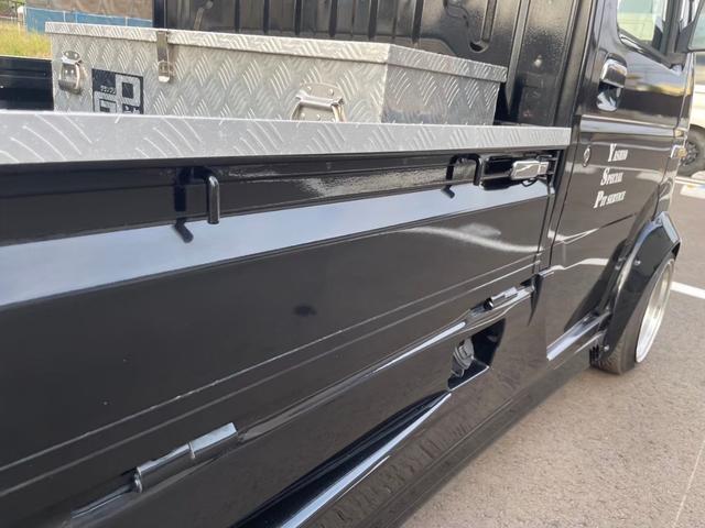 キャリイトラック ＫＣ　新品タイヤ　ローダウン　フルエアロ　社外ナビ　ヤンキーホン　アルミボックス　ステアリングナルディー　ＭＯＭＯシフト　内装張替え済み　ドラレコ　バックカメラ　ミュージックサーバー　ステッカー付（41枚目）