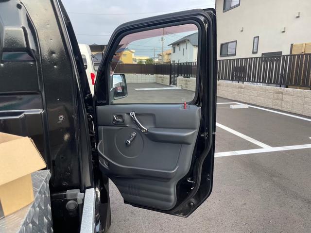 キャリイトラック ＫＣ　新品タイヤ　ローダウン　フルエアロ　社外ナビ　ヤンキーホン　アルミボックス　ステアリングナルディー　ＭＯＭＯシフト　内装張替え済み　ドラレコ　バックカメラ　ミュージックサーバー　ステッカー付（45枚目）