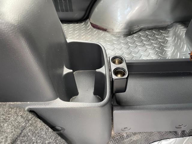 キャリイトラック ＫＣ　新品タイヤ　ローダウン　フルエアロ　社外ナビ　ヤンキーホン　アルミボックス　ステアリングナルディー　ＭＯＭＯシフト　内装張替え済み　ドラレコ　バックカメラ　ミュージックサーバー　ステッカー付（51枚目）