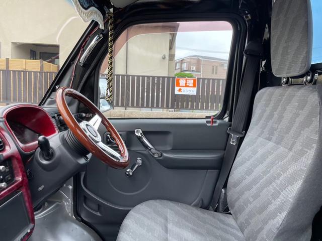 キャリイトラック ＫＣ　新品タイヤ　ローダウン　フルエアロ　社外ナビ　ヤンキーホン　アルミボックス　ステアリングナルディー　ＭＯＭＯシフト　内装張替え済み　ドラレコ　バックカメラ　ミュージックサーバー　ステッカー付（53枚目）