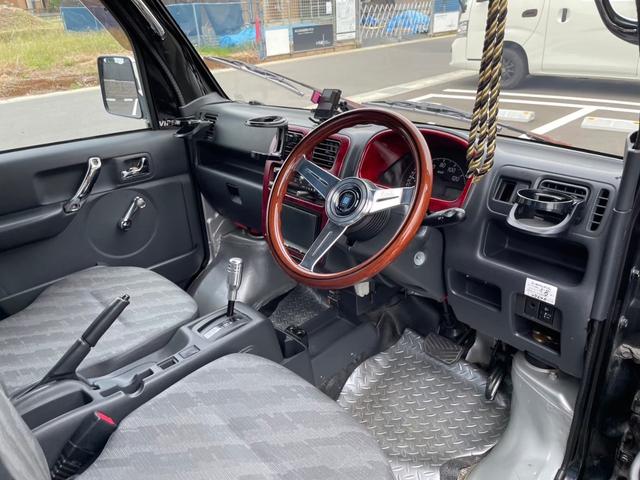 キャリイトラック ＫＣ　新品タイヤ　ローダウン　フルエアロ　社外ナビ　ヤンキーホン　アルミボックス　ステアリングナルディー　ＭＯＭＯシフト　内装張替え済み　ドラレコ　バックカメラ　ミュージックサーバー　ステッカー付（56枚目）