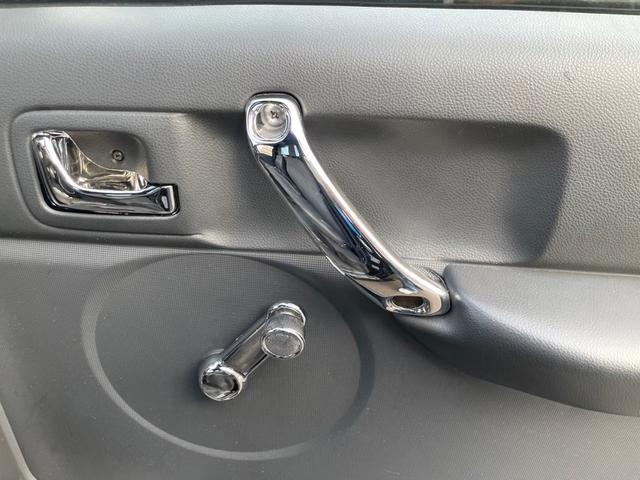 キャリイトラック ＫＣ　新品タイヤ　ローダウン　フルエアロ　社外ナビ　ヤンキーホン　アルミボックス　ステアリングナルディー　ＭＯＭＯシフト　内装張替え済み　ドラレコ　バックカメラ　ミュージックサーバー　ステッカー付（58枚目）