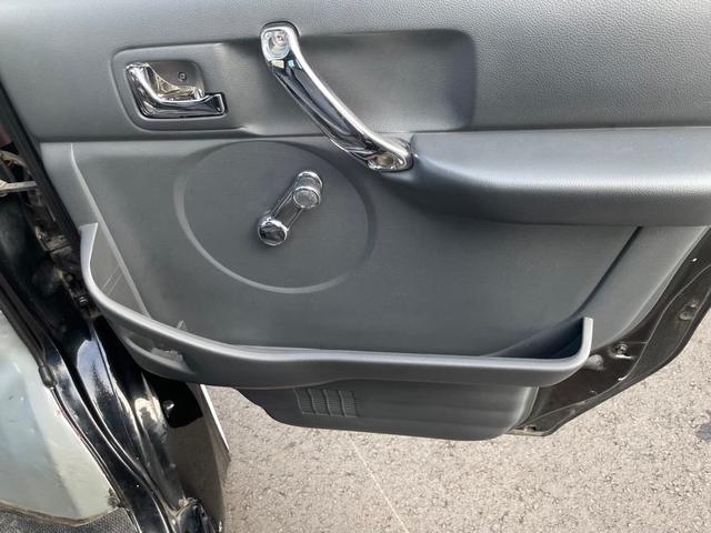 キャリイトラック ＫＣ　新品タイヤ　ローダウン　フルエアロ　社外ナビ　ヤンキーホン　アルミボックス　ステアリングナルディー　ＭＯＭＯシフト　内装張替え済み　ドラレコ　バックカメラ　ミュージックサーバー　ステッカー付（61枚目）