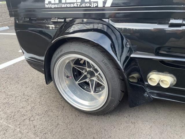 キャリイトラック ＫＣ　新品タイヤ　ローダウン　フルエアロ　社外ナビ　ヤンキーホン　アルミボックス　ステアリングナルディー　ＭＯＭＯシフト　内装張替え済み　ドラレコ　バックカメラ　ミュージックサーバー　ステッカー付（66枚目）