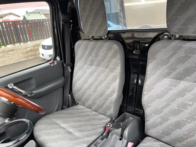 キャリイトラック ＫＣ　新品タイヤ　ローダウン　フルエアロ　社外ナビ　ヤンキーホン　アルミボックス　ステアリングナルディー　ＭＯＭＯシフト　内装張替え済み　ドラレコ　バックカメラ　ミュージックサーバー　ステッカー付（68枚目）