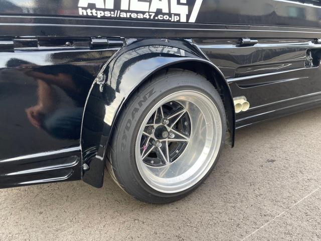 キャリイトラック ＫＣ　新品タイヤ　ローダウン　フルエアロ　社外ナビ　ヤンキーホン　アルミボックス　ステアリングナルディー　ＭＯＭＯシフト　内装張替え済み　ドラレコ　バックカメラ　ミュージックサーバー　ステッカー付（69枚目）