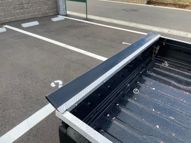 キャリイトラック ＫＣ　新品タイヤ　ローダウン　フルエアロ　社外ナビ　ヤンキーホン　アルミボックス　ステアリングナルディー　ＭＯＭＯシフト　内装張替え済み　ドラレコ　バックカメラ　ミュージックサーバー　ステッカー付（74枚目）