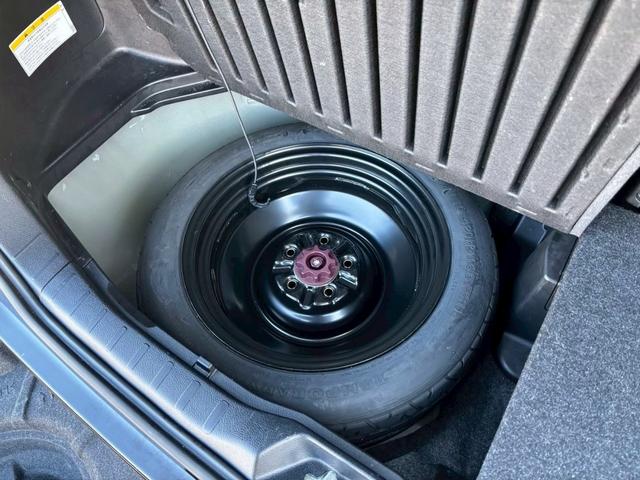 ノア ハイブリッドＧ　ワンオーナー　アルパイン１０型モニタ　１１．４型フリップダウンモニタ　ＴＶナビ　ビルトインＥＴＣ　バックカメラ　ドラレコ　シートヒーター　両側パワースライドドア　電動格納ウィンカー　プッシュスタート（41枚目）