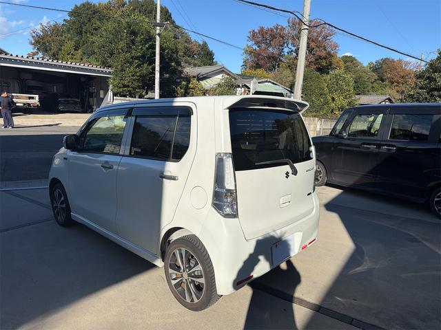 ワゴンＲ ２０周年記念車　スマートキー　プッシュスタート　ＨＩＤヘッドライト　純正１４インチアルミ　シートヒーター　アイドリングストップ　レーダーブレーキ　ＨＤＤナビ　Ｂｌｕｅｔｏｏｔｈ　地デジＴＶ　ＥＴＣ（9枚目）