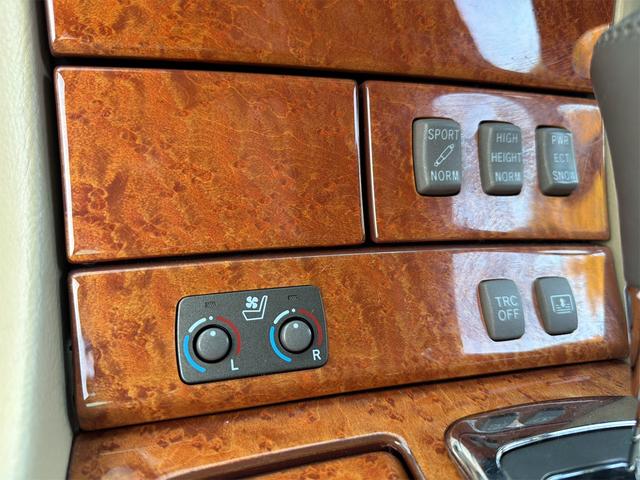 セルシオ Ｃ仕様　３０後期　本革シート　サスコン付　シートエアコン　社外ナビ（22枚目）