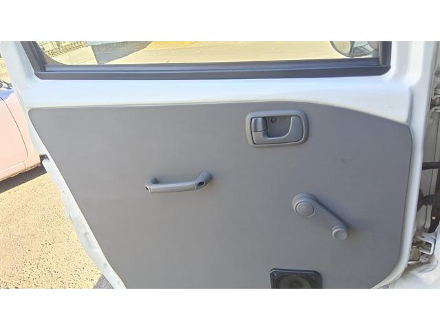 ＮＴ１００クリッパートラック 　簡易保冷車　社外ナビ・テレビ　バックモニター（６インチワイドミラーモニター）（4枚目）