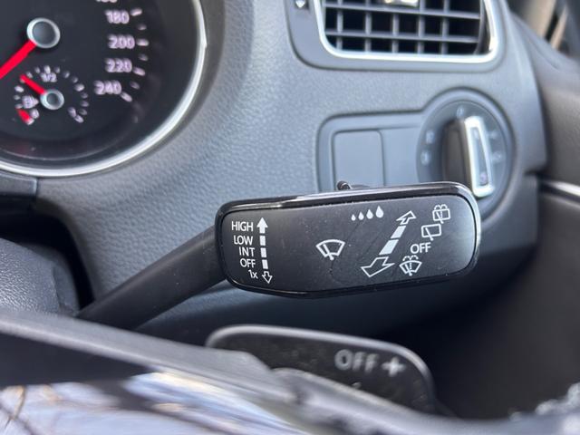 ポロ ＴＳＩハイライン　ナビ　ＴＶ　バックカメラ　Ｂｌｕｅｔｏｏｔｈ　シートヒーター　アダプティブクルーズコントロール　オートライト　ＵＳＢポート　パドルシフト　シティエマージェンシーブレーキ　パドルシフト　１６インチＡＷ（66枚目）