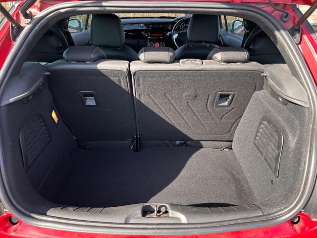 DS3 シック アクティブシティブレーキ Bluetooth ETC 障害物センサー 電動格納ミラー クルーズコントロール オートライト オートワイパー USBポート マニュアルモード 16インチ純正アルミホイール(27枚目)