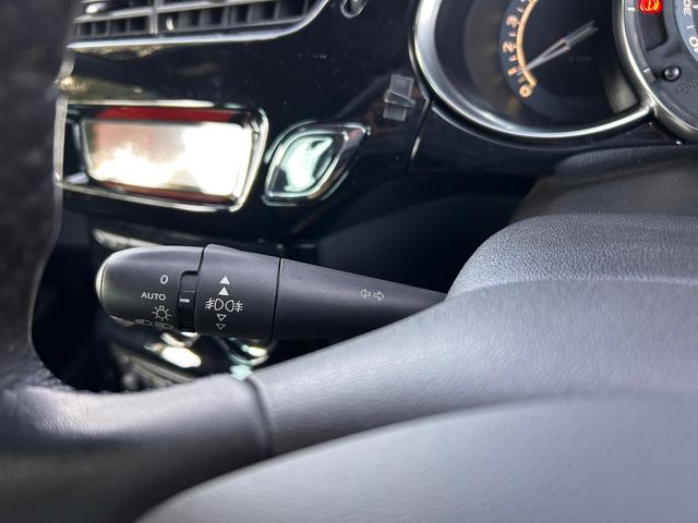 DS3 シック アクティブシティブレーキ Bluetooth ETC 障害物センサー 電動格納ミラー クルーズコントロール オートライト オートワイパー USBポート マニュアルモード 16インチ純正アルミホイール(46枚目)