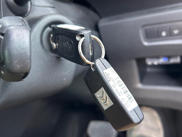 DS3 シック アクティブシティブレーキ Bluetooth ETC 障害物センサー 電動格納ミラー クルーズコントロール オートライト オートワイパー USBポート マニュアルモード 16インチ純正アルミホイール(57枚目)