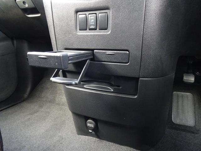 エルグランド ３５０ハイウェイスター　ワンオーナー　Ｖ６　３．５Ｌ　ブレーキアシスト　Ｒクルーズ　前後ソナー　両Ｐスラ　Ｐバックドア　８インチナビ　全方位カメラ　走ＴＶ　ＥＴＣ　ドラレコ　デジタルＲミラー　半革　オットマン　Ｒシェード（25枚目）