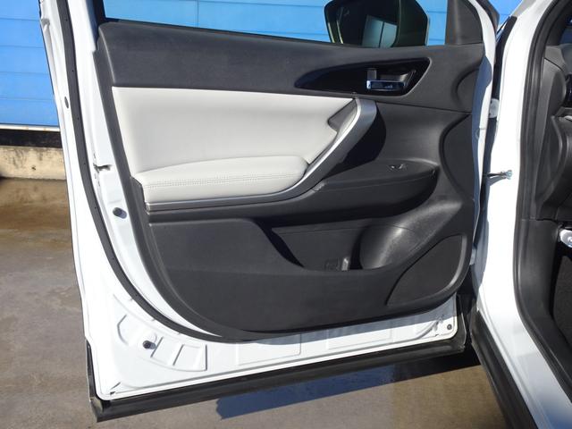 エクリプスクロスＰＨＥＶ Ｐ　ワンオーナー　走行１．７万ｋｍ　白本革シート　８インチナビ　全方位カメラ　フルセグ　ＥＴＣ　前後ドラレコ　アルミペダル　パドルシフト　前シートヒーター　前パワーシート　ＬＥＤ　充ケーブル　フロアマット（32枚目）