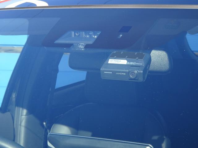 エクリプスクロスＰＨＥＶ Ｇ　ワンオーナー　電動パノラマルーフ　ＲＡＹＳ１８ＡＷ　ルーフレール　アルパイン１１インチナビ　Ｂカメラ　フルセグ　ＥＴＣ　連動ドラレコ前後　前シートヒーター　ハーフレザー　ＬＥＤライト　純正充電ケーブル（6枚目）