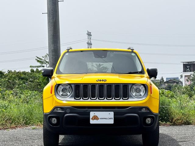 ジープ・レネゲード トレイルホーク　ワンオーナー／Ｂｌｕｅｔｏｏｔｈ／バックカメラ／ドラレコ／ＥＴＣ／電動パーキングブレーキ／クルーズコントロール／１７インチ純正アルミホイール／オートライト／プッシュスタート／ステアリングスイッチ（3枚目）
