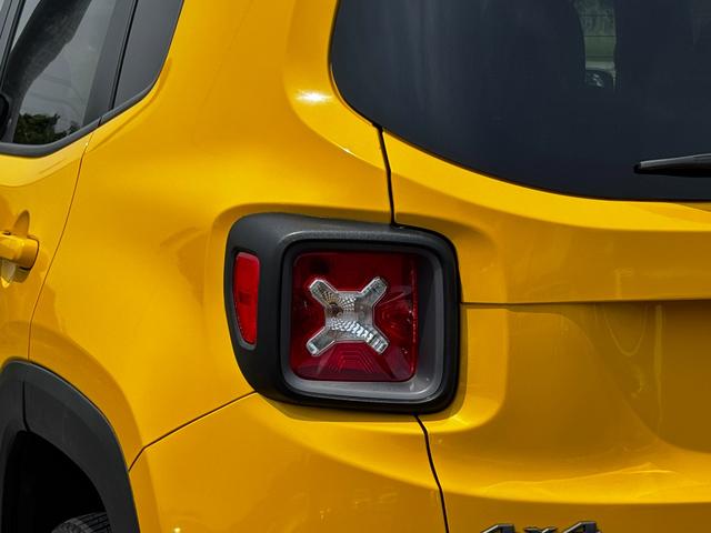 ジープ・レネゲード トレイルホーク　ワンオーナー／Ｂｌｕｅｔｏｏｔｈ／バックカメラ／ドラレコ／ＥＴＣ／電動パーキングブレーキ／クルーズコントロール／１７インチ純正アルミホイール／オートライト／プッシュスタート／ステアリングスイッチ（18枚目）