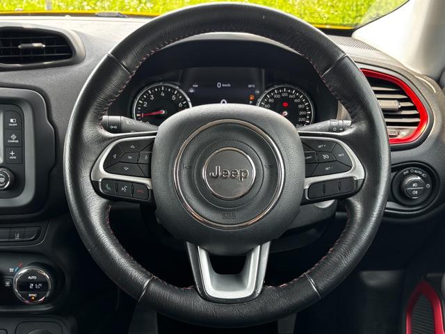 ジープ・レネゲード トレイルホーク　ワンオーナー／Ｂｌｕｅｔｏｏｔｈ／バックカメラ／ドラレコ／ＥＴＣ／電動パーキングブレーキ／クルーズコントロール／１７インチ純正アルミホイール／オートライト／プッシュスタート／ステアリングスイッチ（43枚目）