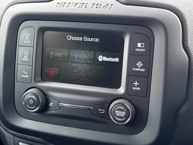 ジープ・レネゲード トレイルホーク　ワンオーナー／Ｂｌｕｅｔｏｏｔｈ／バックカメラ／ドラレコ／ＥＴＣ／電動パーキングブレーキ／クルーズコントロール／１７インチ純正アルミホイール／オートライト／プッシュスタート／ステアリングスイッチ（47枚目）