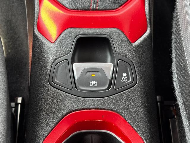 ジープ・レネゲード トレイルホーク　ワンオーナー／Ｂｌｕｅｔｏｏｔｈ／バックカメラ／ドラレコ／ＥＴＣ／電動パーキングブレーキ／クルーズコントロール／１７インチ純正アルミホイール／オートライト／プッシュスタート／ステアリングスイッチ（53枚目）