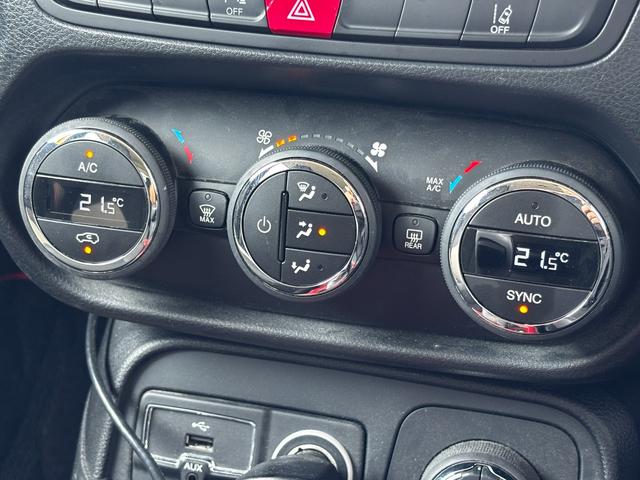 ジープ・レネゲード トレイルホーク　ワンオーナー／Ｂｌｕｅｔｏｏｔｈ／バックカメラ／ドラレコ／ＥＴＣ／電動パーキングブレーキ／クルーズコントロール／１７インチ純正アルミホイール／オートライト／プッシュスタート／ステアリングスイッチ（54枚目）