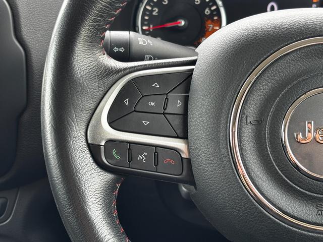 ジープ・レネゲード トレイルホーク　ワンオーナー／Ｂｌｕｅｔｏｏｔｈ／バックカメラ／ドラレコ／ＥＴＣ／電動パーキングブレーキ／クルーズコントロール／１７インチ純正アルミホイール／オートライト／プッシュスタート／ステアリングスイッチ（56枚目）