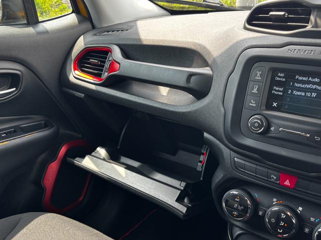 ジープ・レネゲード トレイルホーク　ワンオーナー／Ｂｌｕｅｔｏｏｔｈ／バックカメラ／ドラレコ／ＥＴＣ／電動パーキングブレーキ／クルーズコントロール／１７インチ純正アルミホイール／オートライト／プッシュスタート／ステアリングスイッチ（61枚目）
