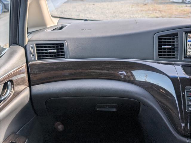 エルグランド ２５０ハイウェイスターアーバンクロム　カラーコードＬＡＥ／オーロラモーヴ／後席モニター／フリップダウンＭ／両側電動スライドドア／Ｂｌｕｅｔｏｏｔｈ／社外メモリーナビ／フルセグＴＶ／ＣＤ・ＤＶＤ／バックカメラ／ＥＴＣ／１８インチ純正アルミ（54枚目）