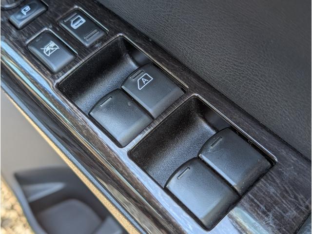 エルグランド ２５０ハイウェイスターアーバンクロム　カラーコードＬＡＥ／オーロラモーヴ／後席モニター／フリップダウンＭ／両側電動スライドドア／Ｂｌｕｅｔｏｏｔｈ／社外メモリーナビ／フルセグＴＶ／ＣＤ・ＤＶＤ／バックカメラ／ＥＴＣ／１８インチ純正アルミ（68枚目）