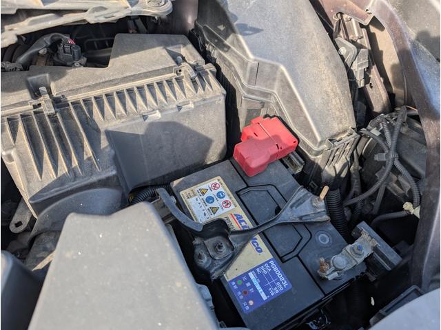 エルグランド ２５０ハイウェイスターアーバンクロム　カラーコードＬＡＥ／オーロラモーヴ／後席モニター／フリップダウンＭ／両側電動スライドドア／Ｂｌｕｅｔｏｏｔｈ／社外メモリーナビ／フルセグＴＶ／ＣＤ・ＤＶＤ／バックカメラ／ＥＴＣ／１８インチ純正アルミ（79枚目）