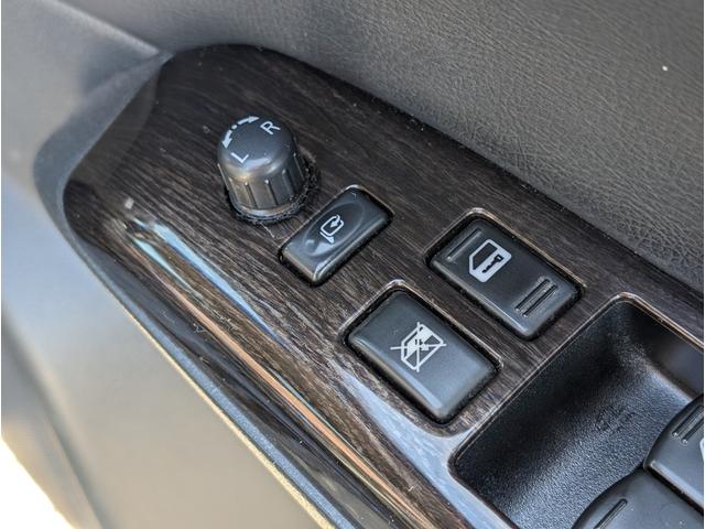 エルグランド 250ハイウェイスターアーバンクロム パートタイム4WD/後席モニター/19インチ社外アルミホイール/ETC/HIDライト/フォグライト/両側電動スライドドア/オットマン/電動格納ミラー/オートライト/ウインカー付きサイドミラー(59枚目)