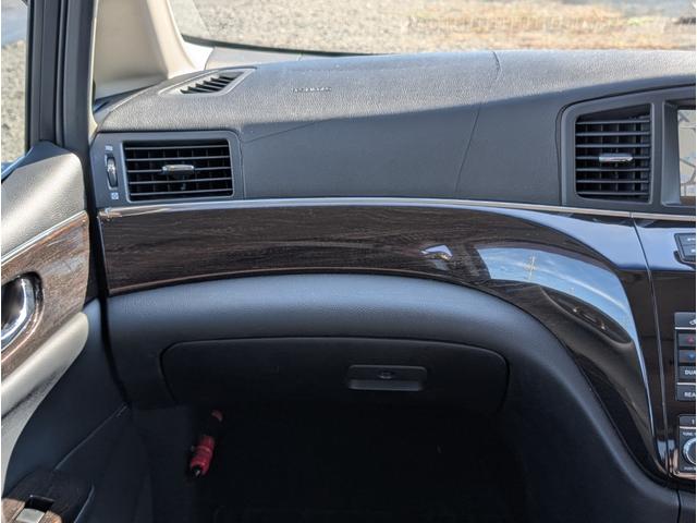 エルグランド ２５０ハイウェイスター　パートタイム４ＷＤ／後席モニター／アラウンドビューモニター／バックカメラ／純正ナビゲーション／地デジＴＶ／ＥＴＣ／１８インチ純正アルミホイール／ステアリングスイッチ／左側電動スライドドア／１００Ｖ電源（51枚目）