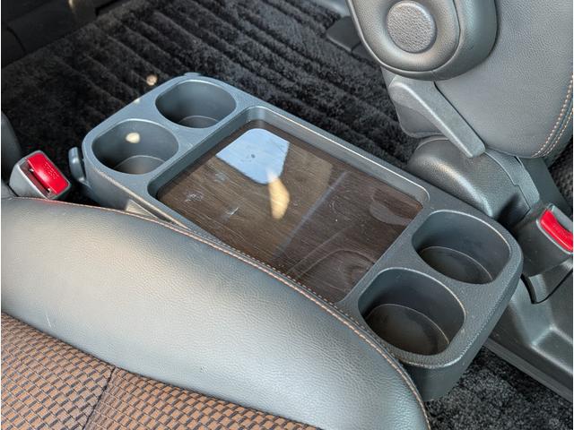 エルグランド ２５０ハイウェイスター　パートタイム４ＷＤ／後席モニター／アラウンドビューモニター／バックカメラ／純正ナビゲーション／地デジＴＶ／ＥＴＣ／１８インチ純正アルミホイール／ステアリングスイッチ／左側電動スライドドア／１００Ｖ電源（71枚目）