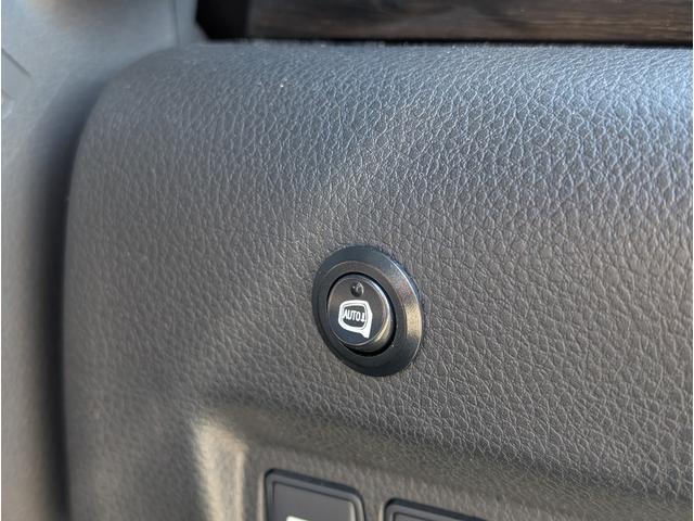 エルグランド ２５０ハイウェイスター　パートタイム４ＷＤ／後席モニター／アラウンドビューモニター／バックカメラ／純正ナビゲーション／地デジＴＶ／ＥＴＣ／１８インチ純正アルミホイール／ステアリングスイッチ／左側電動スライドドア／１００Ｖ電源（74枚目）