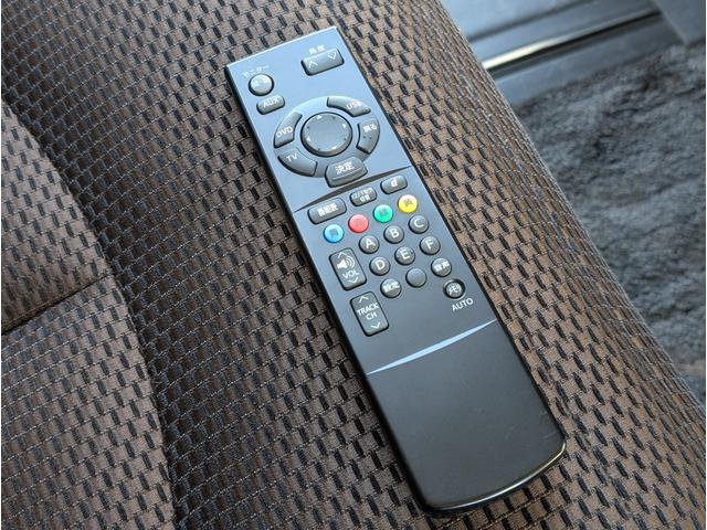 エルグランド ２５０ハイウェイスター　パートタイム４ＷＤ／後席モニター／アラウンドビューモニター／バックカメラ／純正ナビゲーション／地デジＴＶ／ＥＴＣ／１８インチ純正アルミホイール／ステアリングスイッチ／左側電動スライドドア／１００Ｖ電源（76枚目）