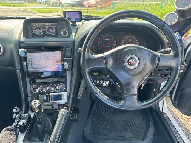 スカイライン 25GTターボ サンルーフ(15枚目)