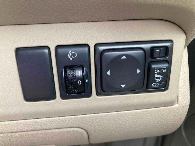ノート １５Ｇ　ナビ　ＴＶ　オートライト　スマートキー　電動格納ミラー　ＣＶＴ　盗難防止システム　衝突安全ボディ　記録簿　ＡＢＳ　ＣＤ　ＵＳＢ　ミュージックプレイヤー接続可　エアコン　パワーステアリング（10枚目）
