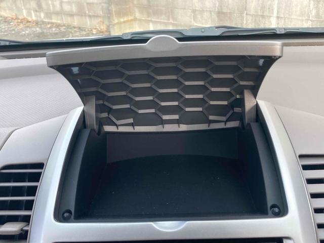 ノート １５Ｇ　ナビ　ＴＶ　オートライト　スマートキー　電動格納ミラー　ＣＶＴ　盗難防止システム　衝突安全ボディ　記録簿　ＡＢＳ　ＣＤ　ＵＳＢ　ミュージックプレイヤー接続可　エアコン　パワーステアリング（39枚目）