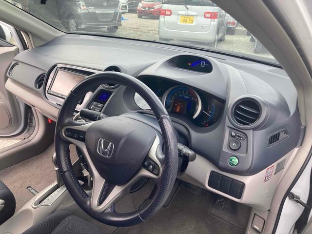 インサイト Ｌ　ドライブレコーダー　ＥＴＣ　バックカメラ　ナビ　ＴＶ　ＨＩＤ　ＣＶＴ　スマートキー　電動格納ミラー　盗難防止システム　衝突安全ボディ　ＡＢＳ　エアコン　パワーステアリング　パワーウィンドウ（33枚目）