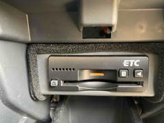 今では必需品のＥＴＣも付いております。高速道路での出入りもスムーズ。渋滞緩和にもなりエコにも繋がります。 3