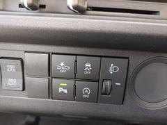 接触を未然に防ぐ、クリアランスソナー搭載です。車を守るためには必須のアイテムですね。 4