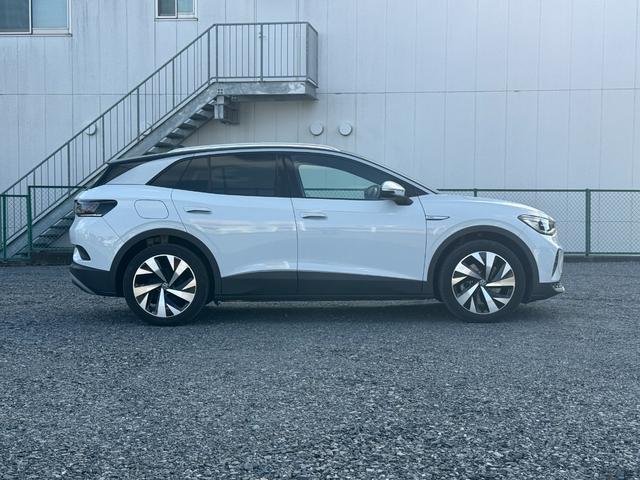 ＩＤ．４ プロ　パノラマガラスルーフ　ハーフレザーシート　ＣａｒＰｌａｙ　前後ドラレコ　ＥＴＣ　シートヒーター　電動リアゲート　３６０度カメラ　ワイヤレス充電　アンビエントライト（5枚目）