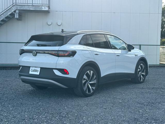 ＩＤ．４ プロ　パノラマガラスルーフ　ハーフレザーシート　ＣａｒＰｌａｙ　前後ドラレコ　ＥＴＣ　シートヒーター　電動リアゲート　３６０度カメラ　ワイヤレス充電　アンビエントライト（6枚目）